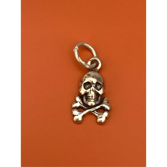 .925 Skull and Crossbones Sterling Silver Jewelry Charm #halloween - Picture 1 of 3